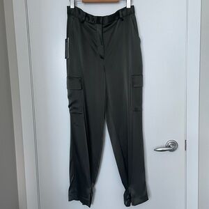 BNWT Aritzia Babaton Satin Cargo pants - limited edition Army Green